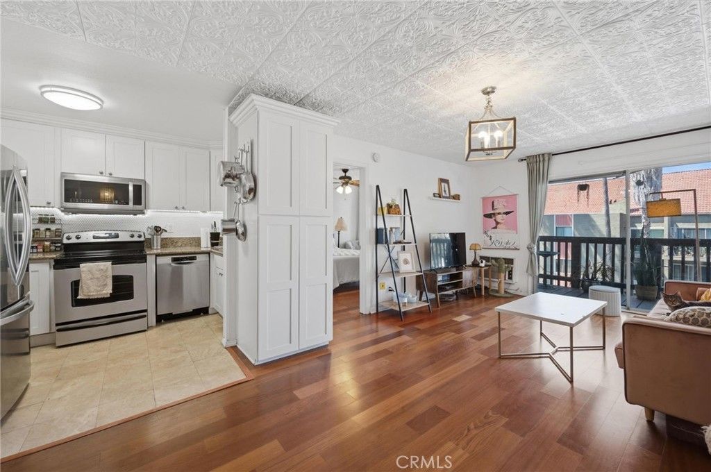 Image 1 of property listing at 525 S Ardmore Avenue 320, Los Angeles, CA 90020