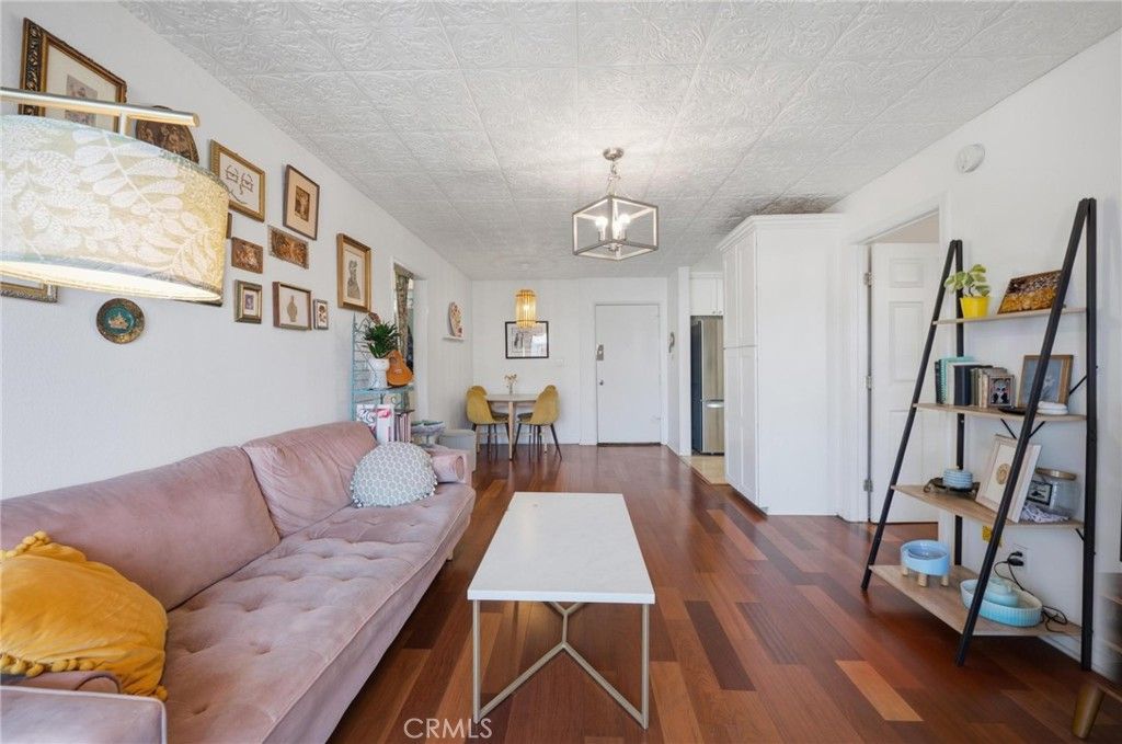 Image 10 of property listing at 525 S Ardmore Avenue 320, Los Angeles, CA 90020