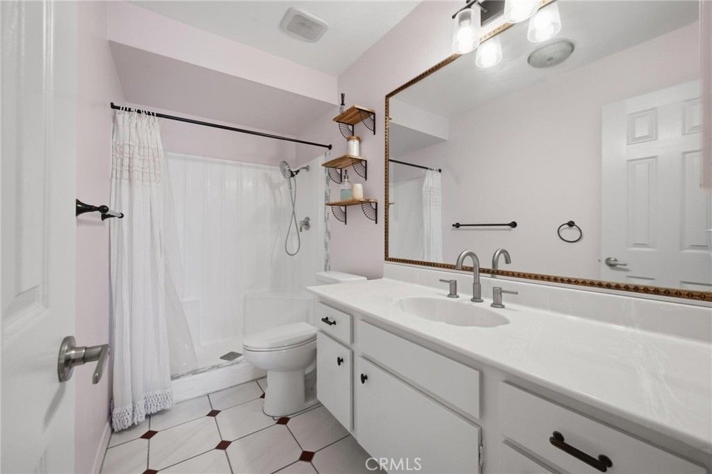Image 18 of property listing at 525 S Ardmore Avenue 320, Los Angeles, CA 90020