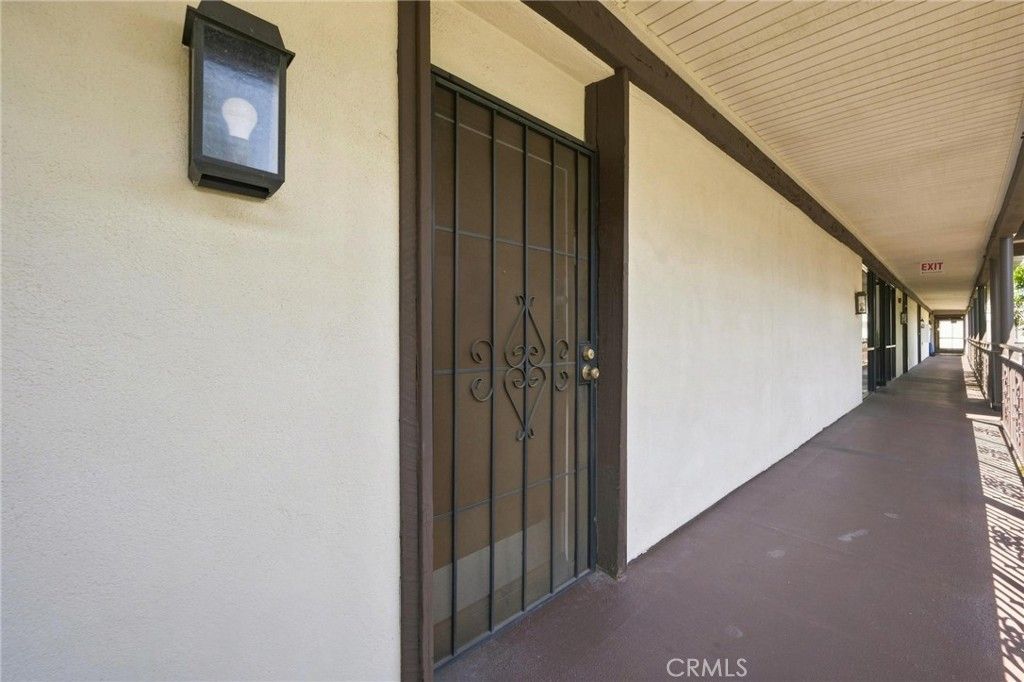 Image 21 of property listing at 525 S Ardmore Avenue 320, Los Angeles, CA 90020