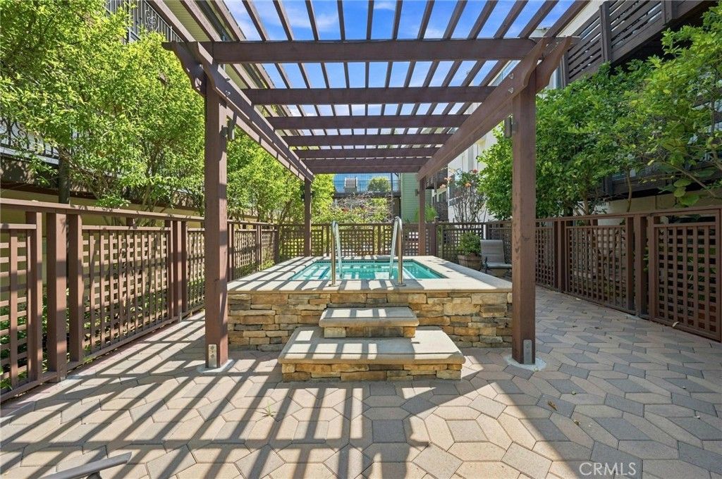 Image 23 of property listing at 525 S Ardmore Avenue 320, Los Angeles, CA 90020