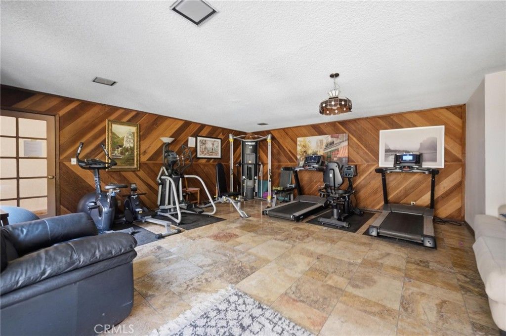 Image 24 of property listing at 525 S Ardmore Avenue 320, Los Angeles, CA 90020