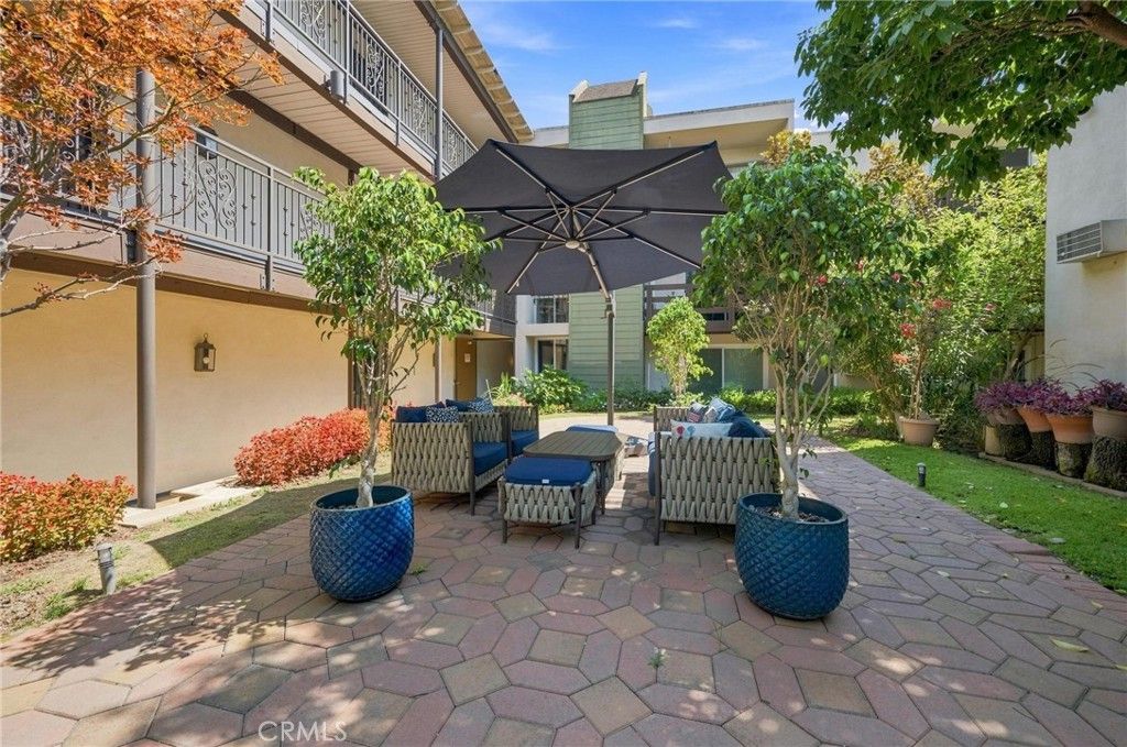 Image 25 of property listing at 525 S Ardmore Avenue 320, Los Angeles, CA 90020