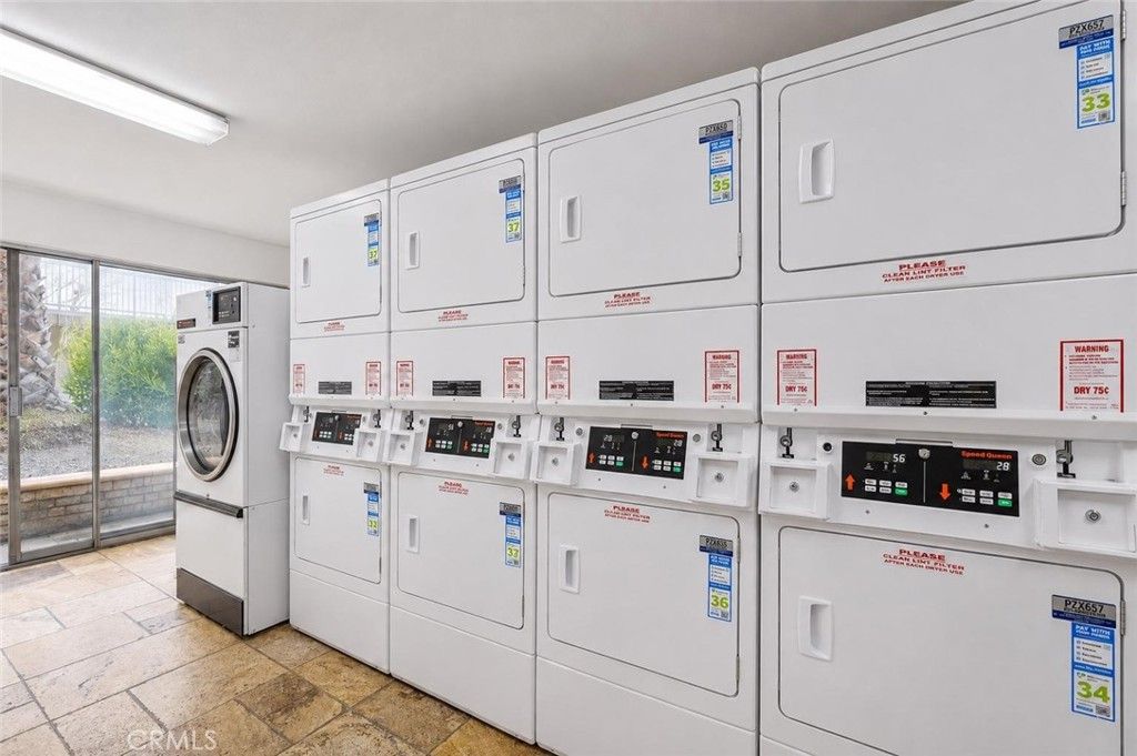 Image 26 of property listing at 525 S Ardmore Avenue 320, Los Angeles, CA 90020