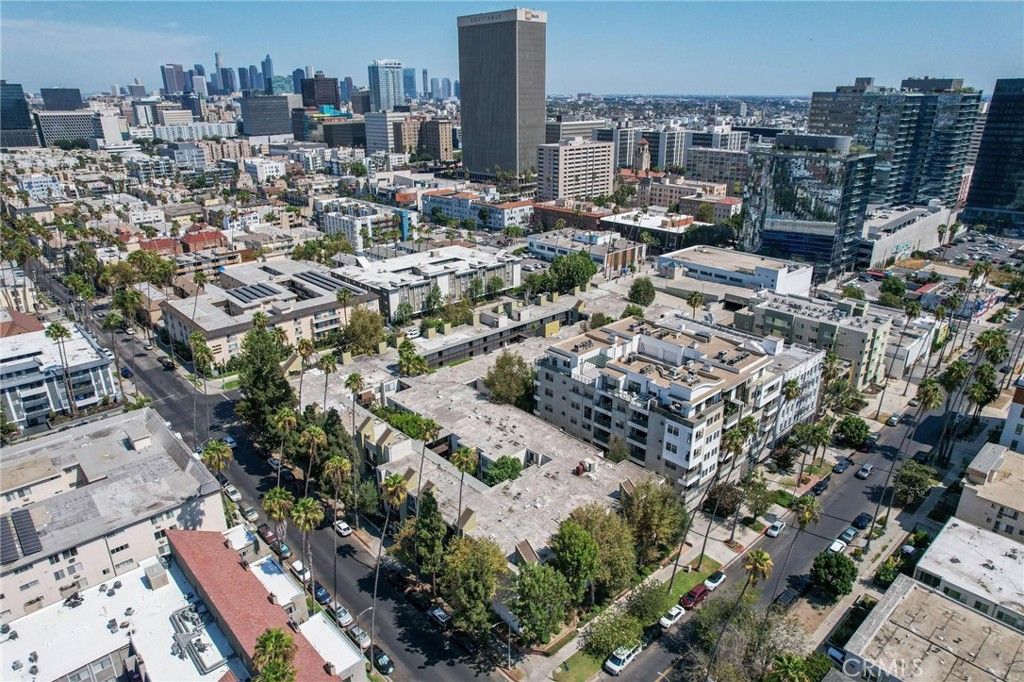 Image 28 of property listing at 525 S Ardmore Avenue 320, Los Angeles, CA 90020
