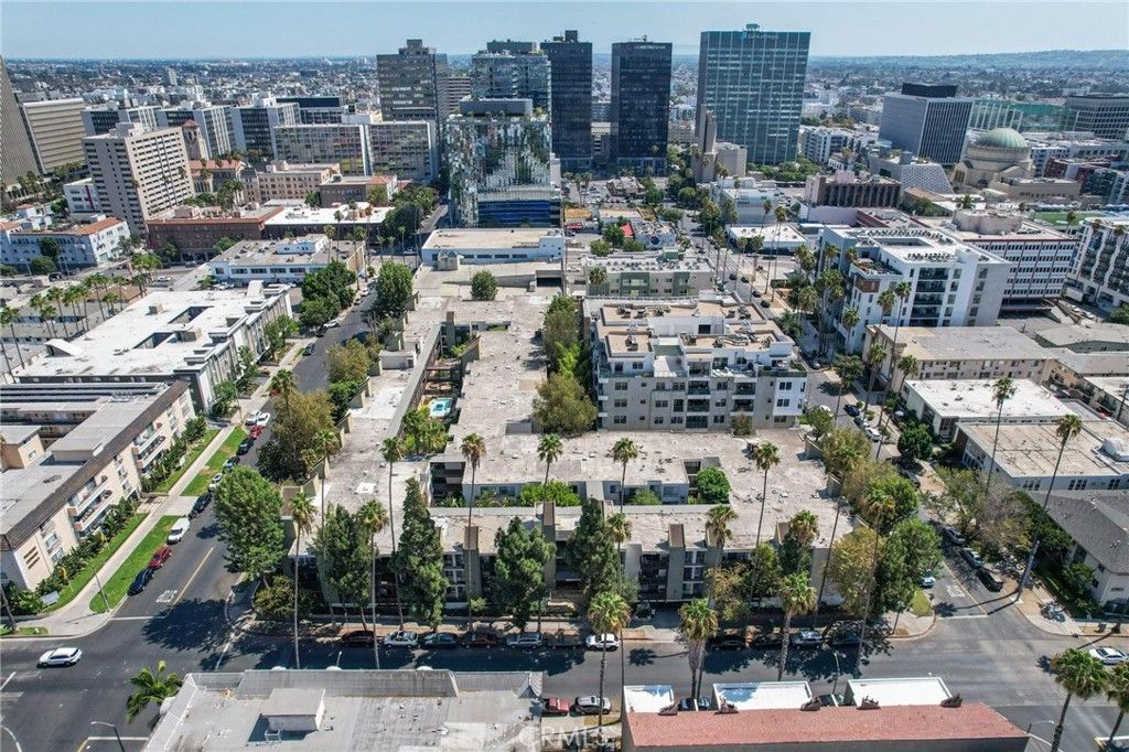 Image 29 of property listing at 525 S Ardmore Avenue 320, Los Angeles, CA 90020
