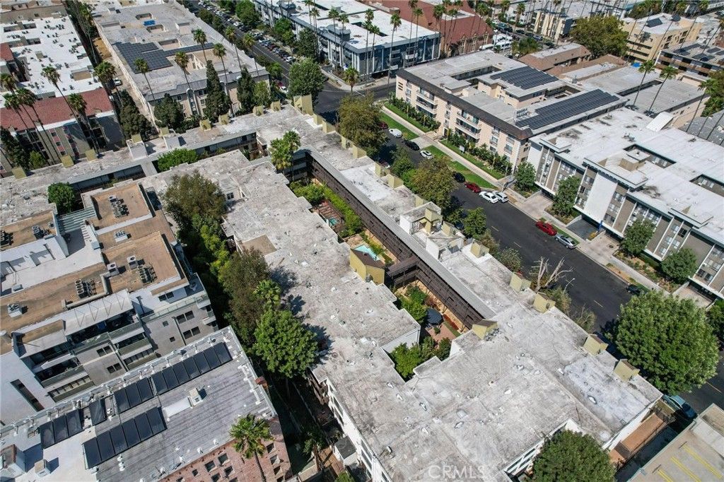 Image 31 of property listing at 525 S Ardmore Avenue 320, Los Angeles, CA 90020