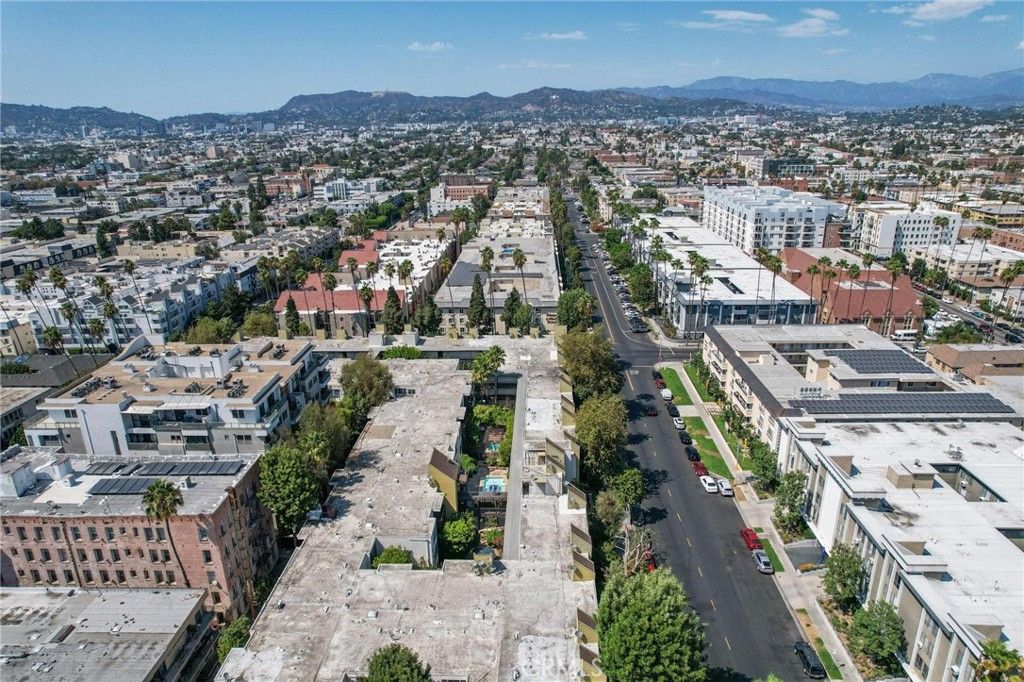 Image 32 of property listing at 525 S Ardmore Avenue 320, Los Angeles, CA 90020