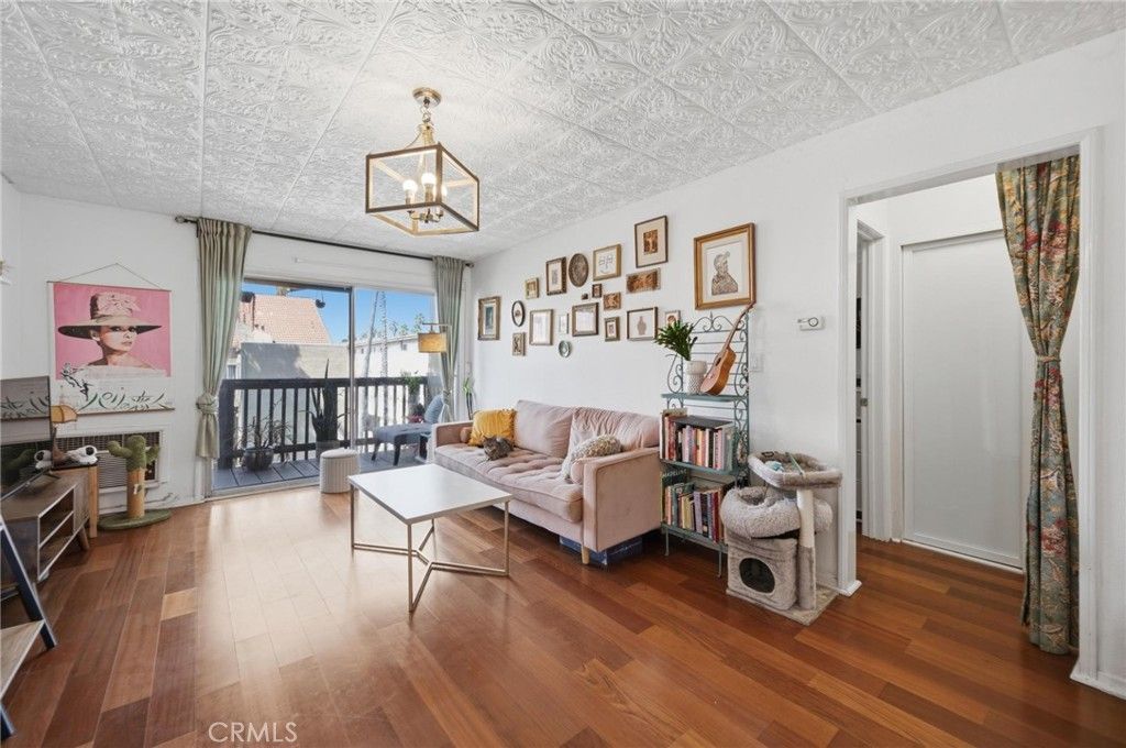 Image 6 of property listing at 525 S Ardmore Avenue 320, Los Angeles, CA 90020