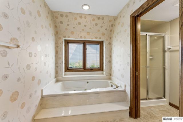 16573 Hascall Street, Omaha, NE 68130