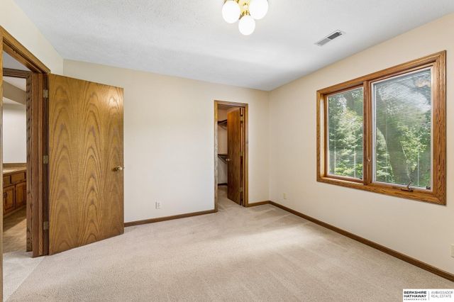 16573 Hascall Street, Omaha, NE 68130
