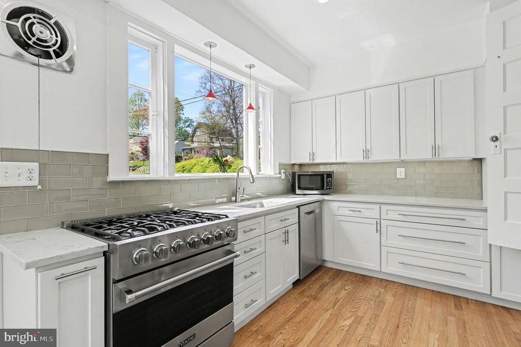 Image 17 of property listing at 5616 CROSS COUNTRY BLVD, Baltimore, MD 21209