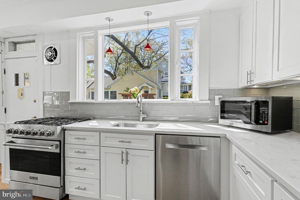 Image 18 of property listing at 5616 CROSS COUNTRY BLVD, Baltimore, MD 21209