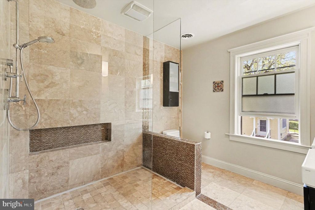 Image 25 of property listing at 5616 CROSS COUNTRY BLVD, Baltimore, MD 21209