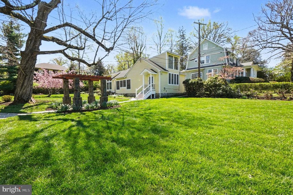 Image 3 of property listing at 5616 CROSS COUNTRY BLVD, Baltimore, MD 21209