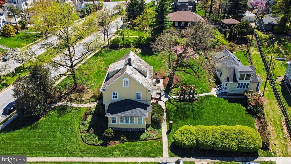 Image 4 of property listing at 5616 CROSS COUNTRY BLVD, Baltimore, MD 21209