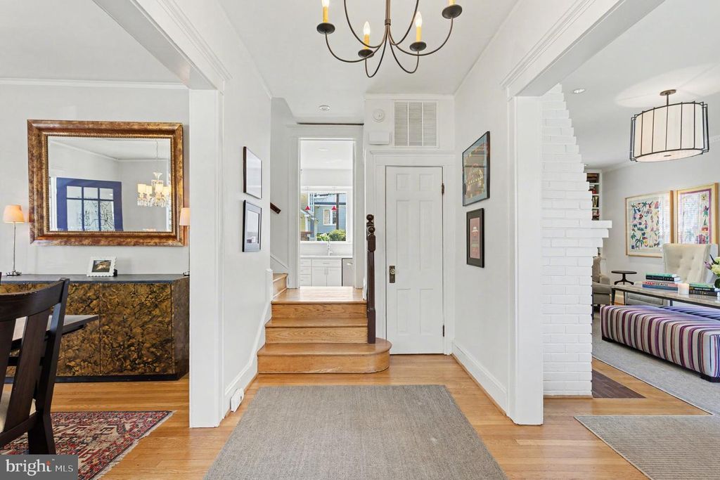 Image 5 of property listing at 5616 CROSS COUNTRY BLVD, Baltimore, MD 21209