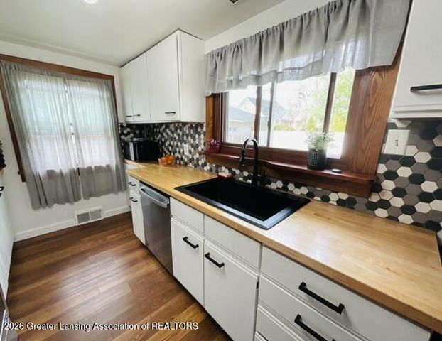 422 W Seminary Street, Charlotte, MI 48813