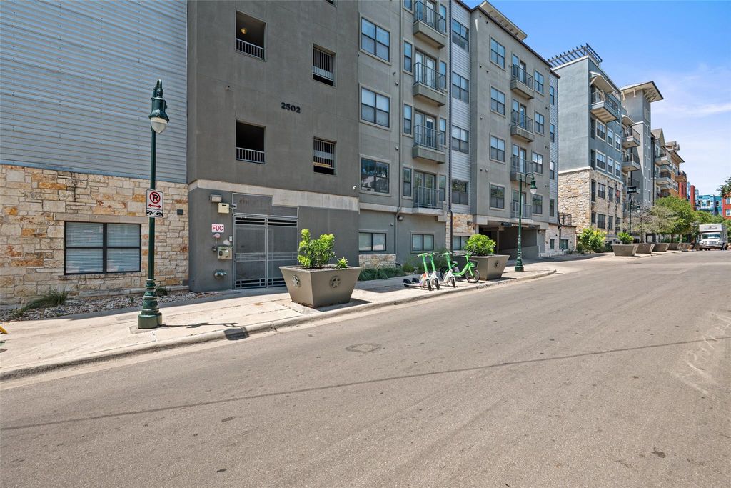 2502 Leon ST 417, Austin, TX 78705