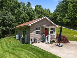54 Thad Johnson Road, Saluda, NC 28773