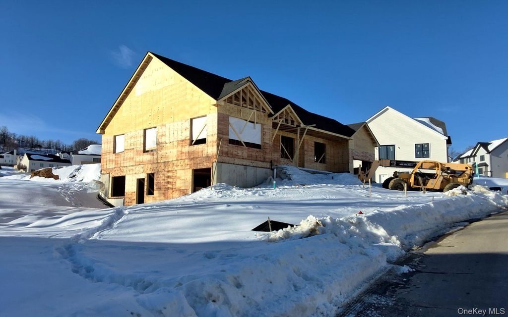 39 Southfield Falls, Monroe, NY 10950