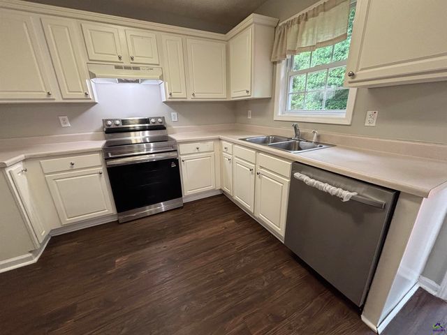 43 Canterbury Drive, Grantville, GA 30220