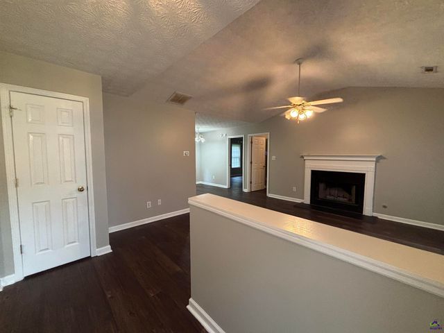 43 Canterbury Drive, Grantville, GA 30220