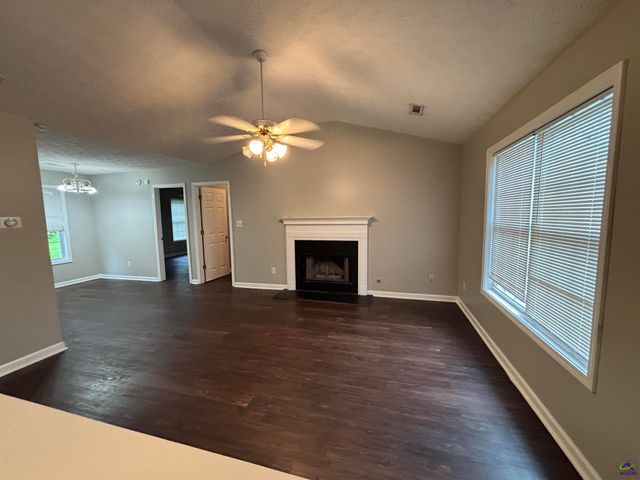 43 Canterbury Drive, Grantville, GA 30220
