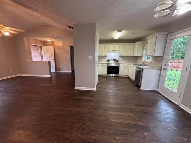 43 Canterbury Drive, Grantville, GA 30220