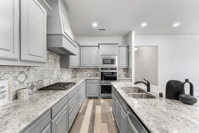 7581 Sevie Lane, Grand Prairie, TX 75054