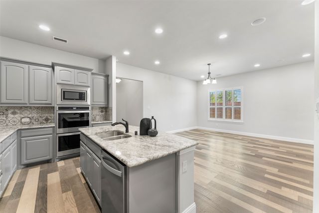 7581 Sevie Lane, Grand Prairie, TX 75054