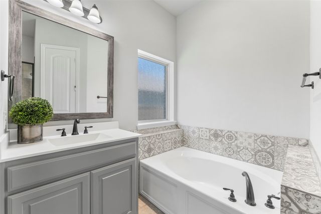 7581 Sevie Lane, Grand Prairie, TX 75054