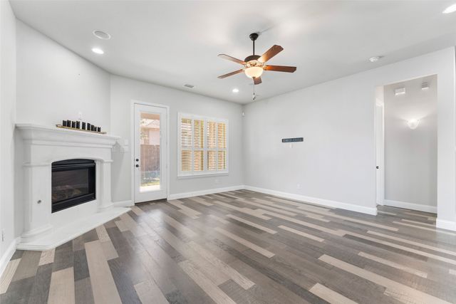 7581 Sevie Lane, Grand Prairie, TX 75054