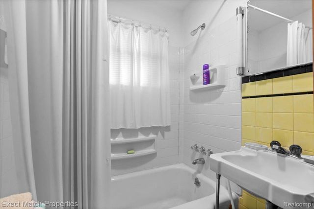 780 Robinwood Street, Pontiac, MI 48340