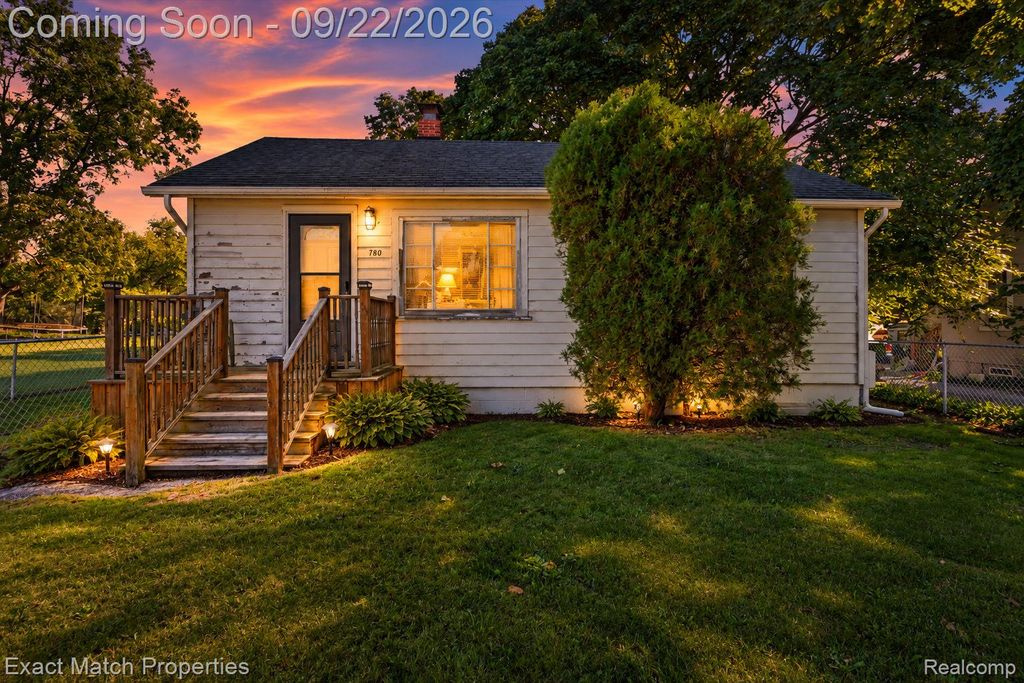 780 Robinwood Street, Pontiac, MI 48340