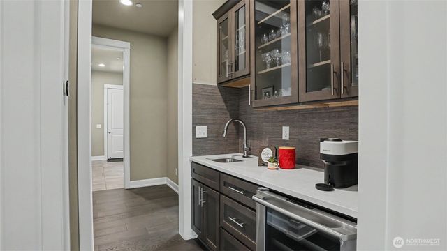 24020 NE 20th Street, Sammamish, WA 98074