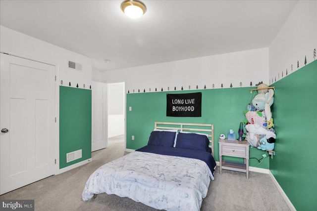 252 OAK GROVE RD, Morgantown, PA 19543