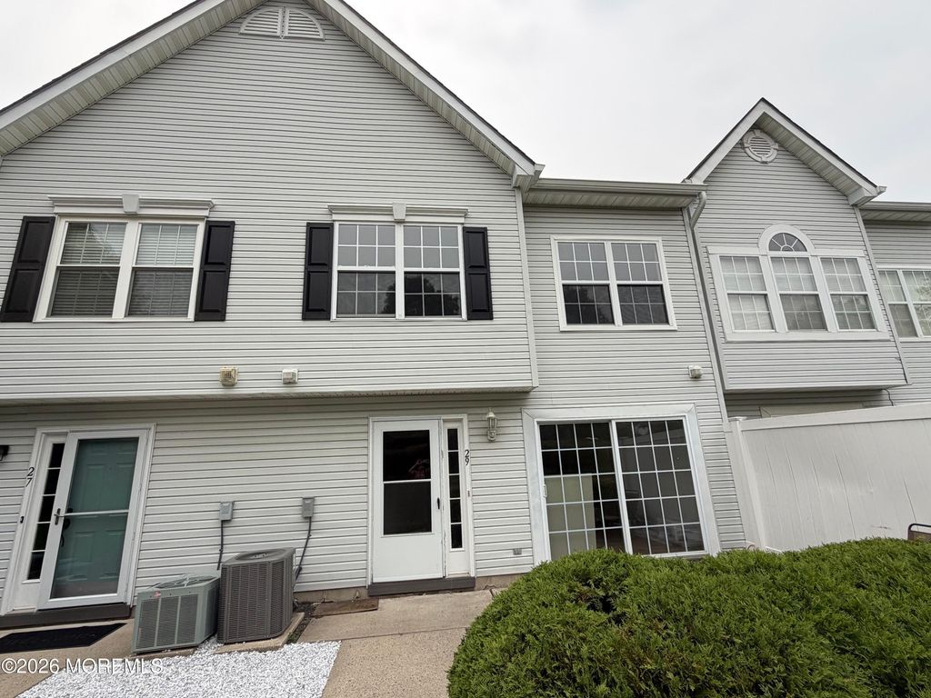29 Madison Court, Tinton Falls, NJ 07712