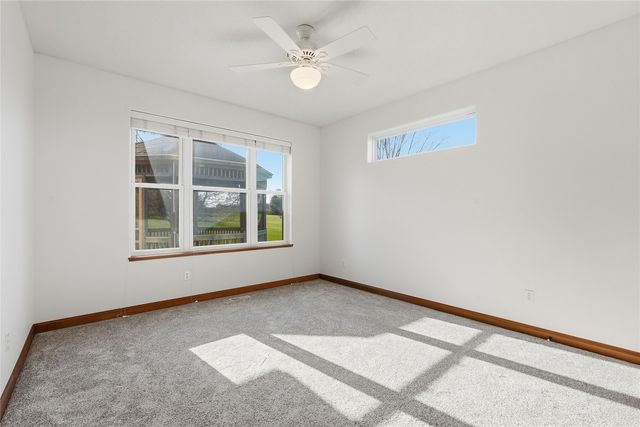 6500 White Gate Ct, Marion, IA 52302