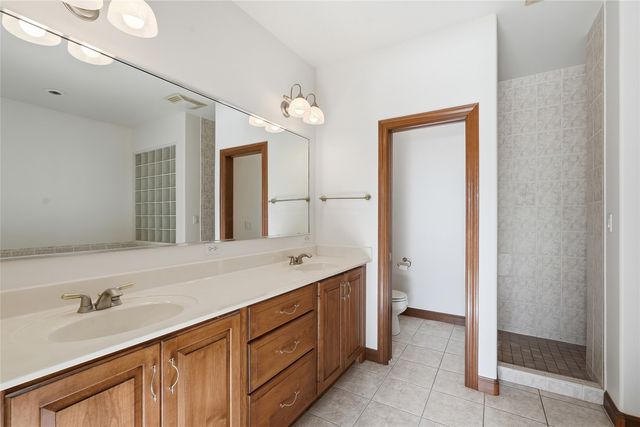 6500 White Gate Ct, Marion, IA 52302