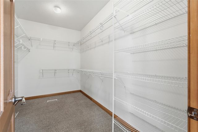6500 White Gate Ct, Marion, IA 52302