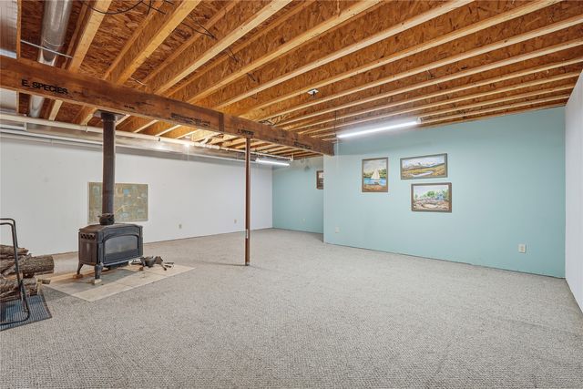 6500 White Gate Ct, Marion, IA 52302