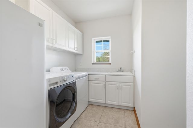 6500 White Gate Ct, Marion, IA 52302