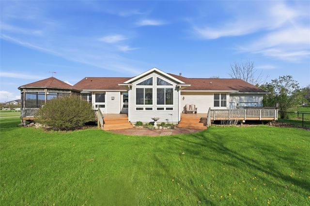 6500 White Gate Ct, Marion, IA 52302