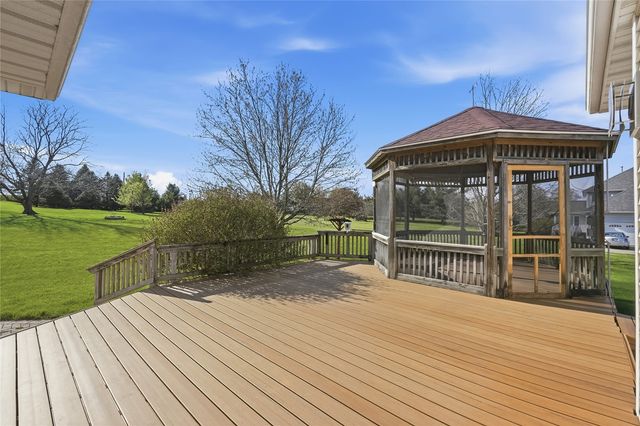 6500 White Gate Ct, Marion, IA 52302