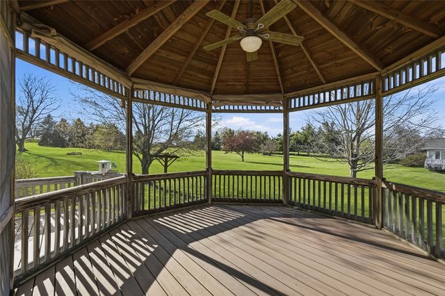 6500 White Gate Ct, Marion, IA 52302