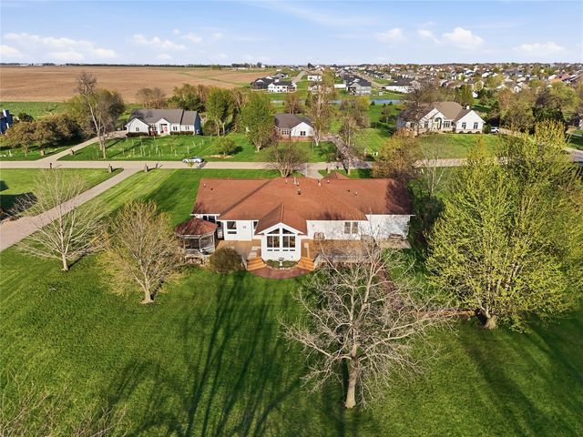 6500 White Gate Ct, Marion, IA 52302