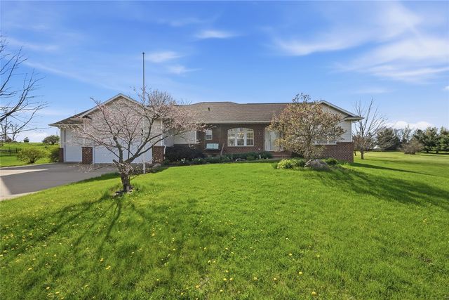6500 White Gate Ct, Marion, IA 52302