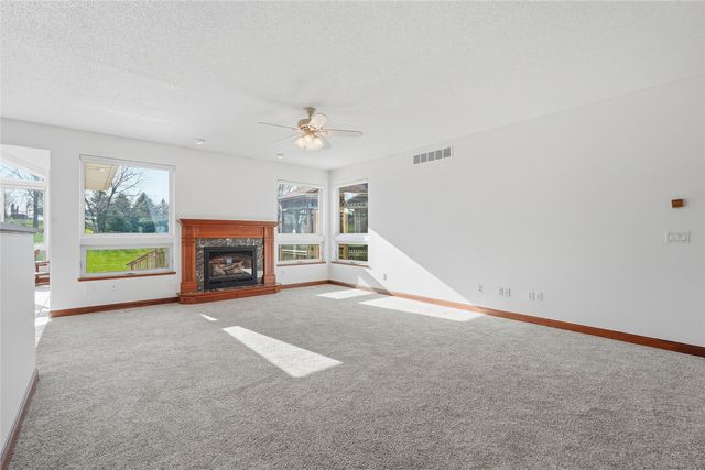 6500 White Gate Ct, Marion, IA 52302