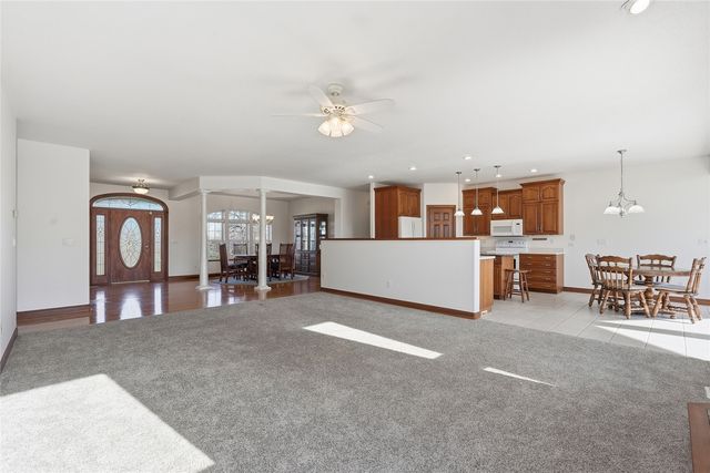 6500 White Gate Ct, Marion, IA 52302